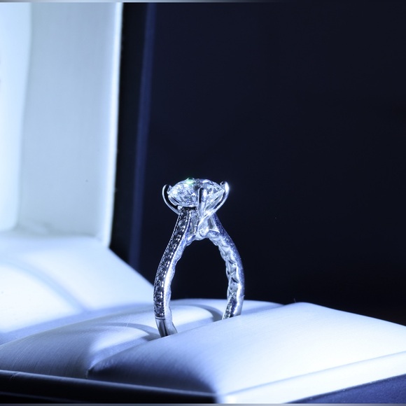 A.JAFFE 1.63 CT Round Brilliant Lab Grown Diamond Engagement Ring in Platinum - Picture 1 of 11